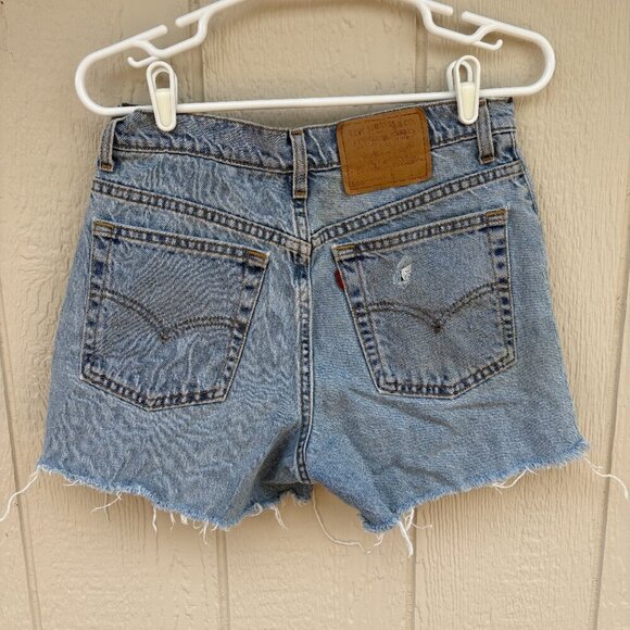 Vintage Levis 550 Shorts Womens 11 Blue Denim Light Wash Relaxed Distressed 90s - Picture 7 of 10
